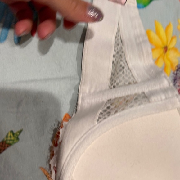 Victoria's Secret White Lace Bra - Picture 3 of 6